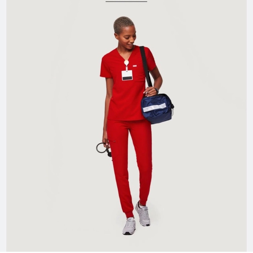 FIGS WINNING RED XS SET